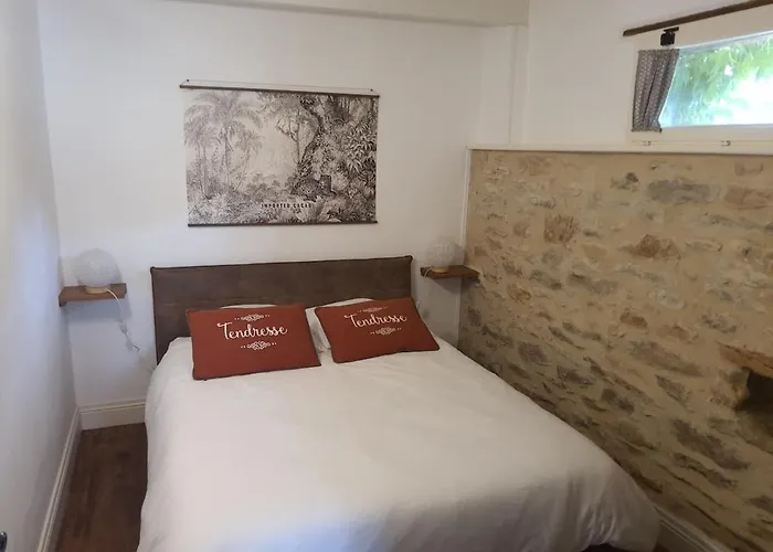 Vakantiehuis Cozy With Jacuzzi And Swimming Pool Sérignac