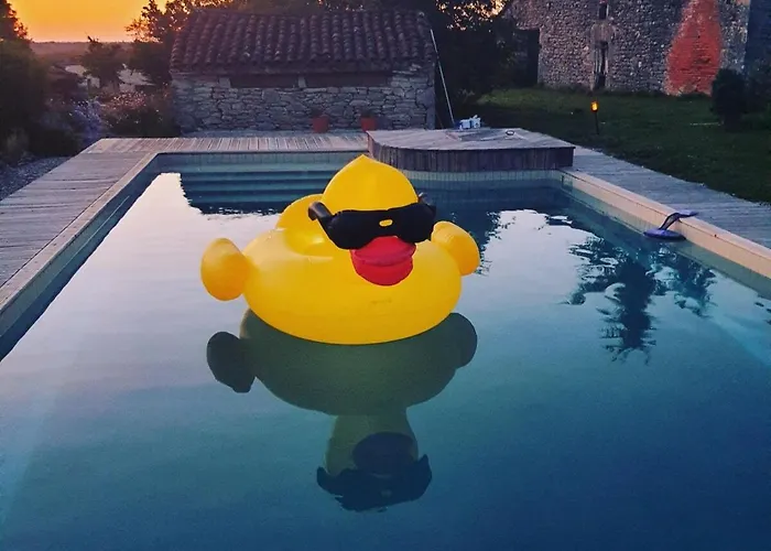 Cozy With Jacuzzi And Swimming Pool Sérignac